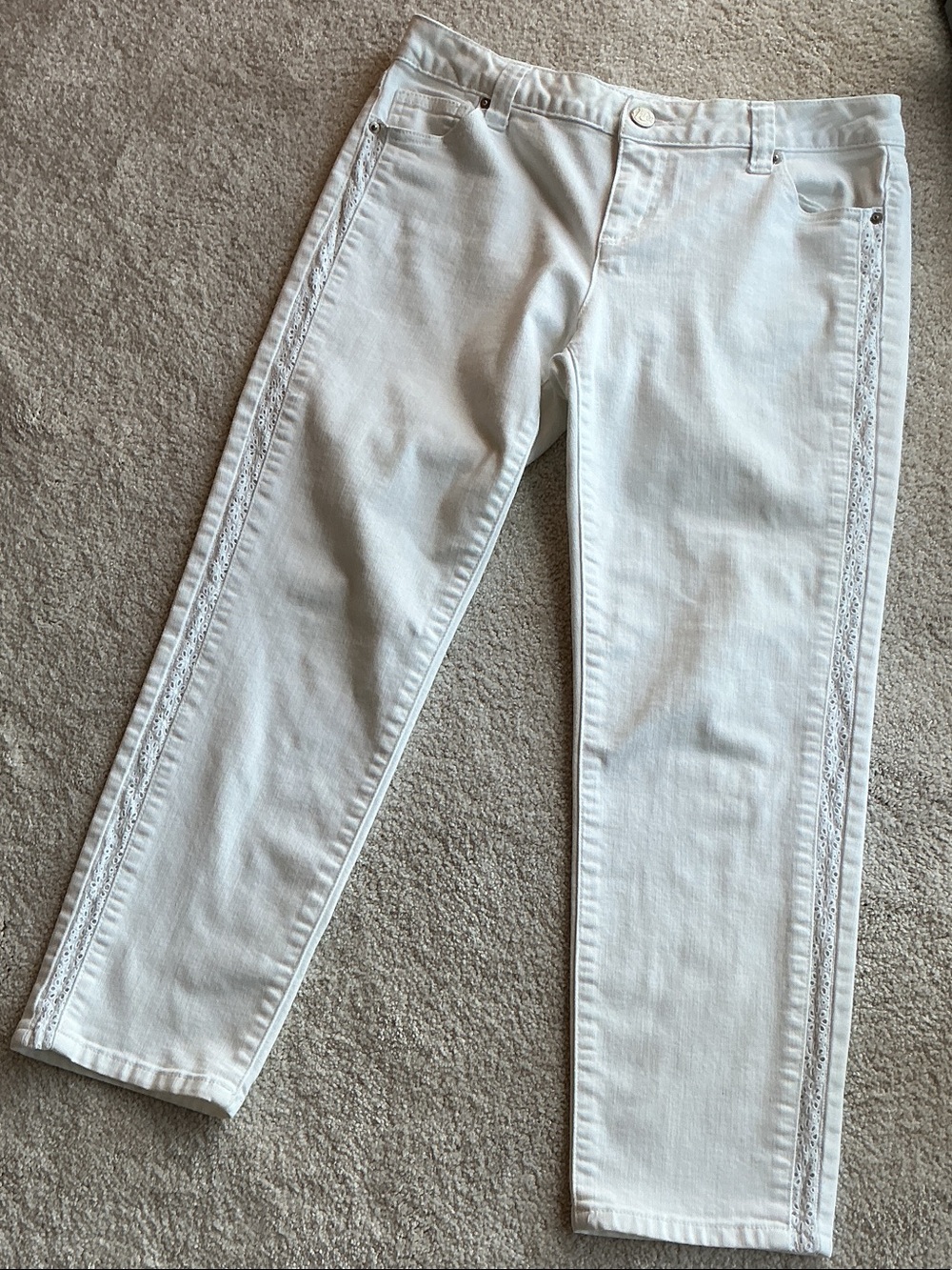 Westport White Denim Eyelet Lace Trimmed Jeans. Sz 6P